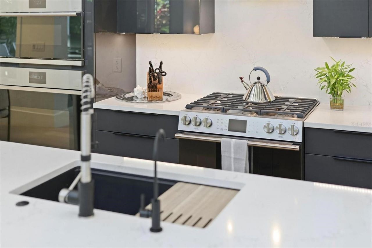 1805 Goldenrod Street, Sarasota, FL 34239 Photo