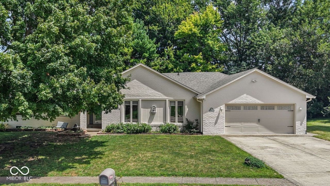 609 La Reforma Drive, Greenwood, IN 46143 Main Photo