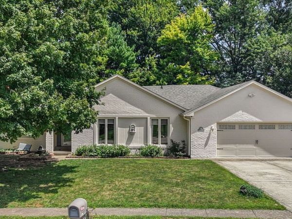 609 La Reforma Drive, Greenwood, IN 46143