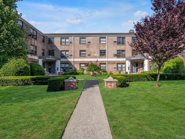 2 W Mill Drive , Unit 1B, Great Neck, NY 11021