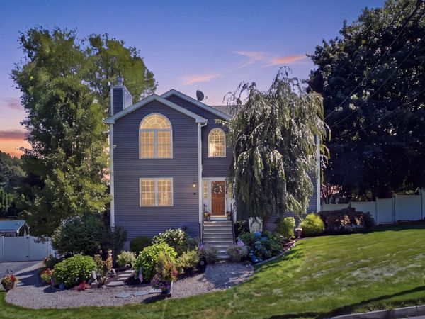 10 Fairfield Drive, Dudley, MA 01571