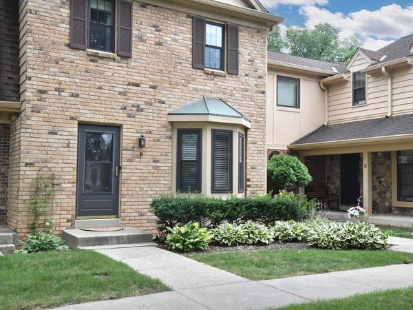384 Willow Grove DRIVE, Unit F, Pewaukee, WI 53072