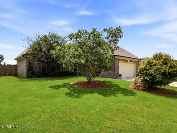 8324 Willow Drive, Southaven, MS 38671