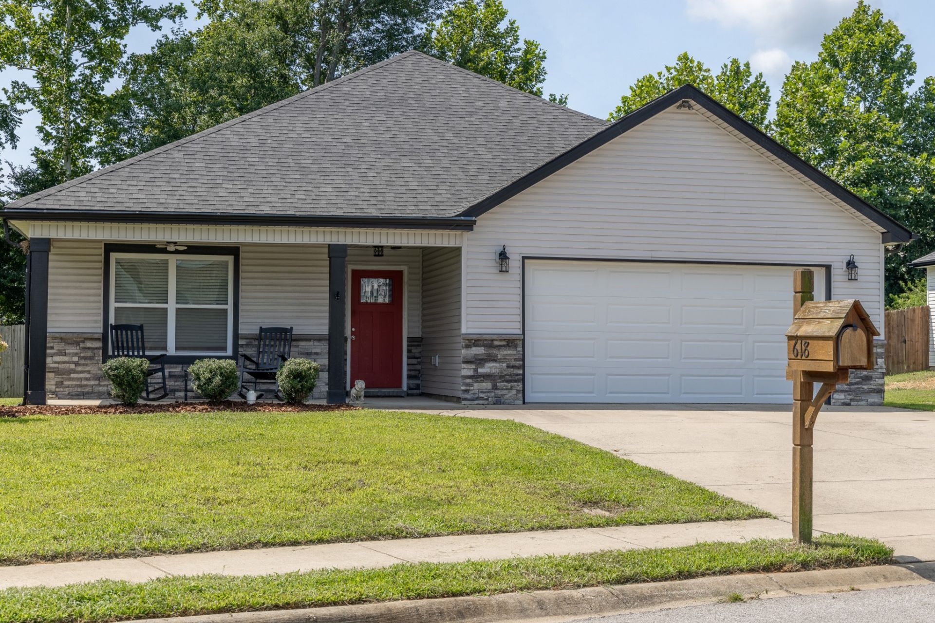 618 Bassett Ln, Clarksville, TN 37043 Main Photo