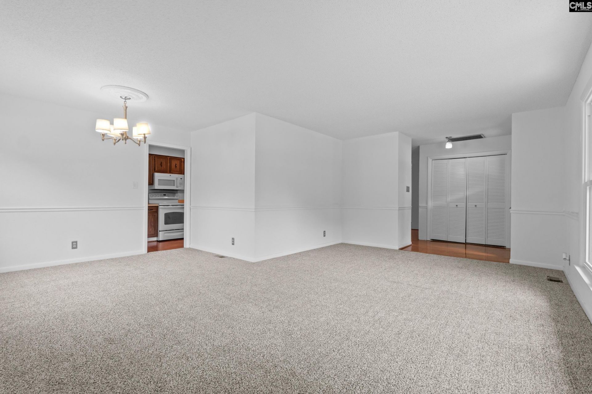 101 Stuart Lane  Photo 5