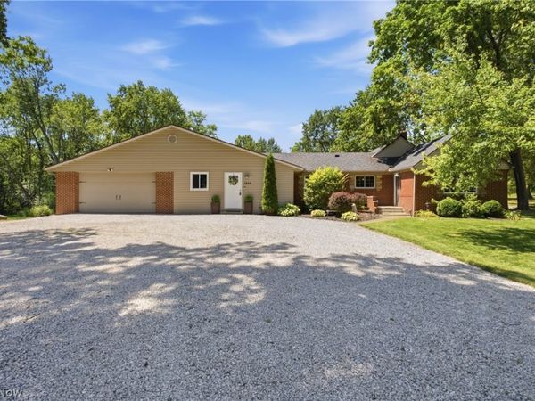 1846 Edwards Drive , Akron, OH 44306