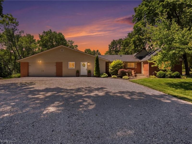 1846 Edwards Drive , Akron, OH 44306 Photo 2