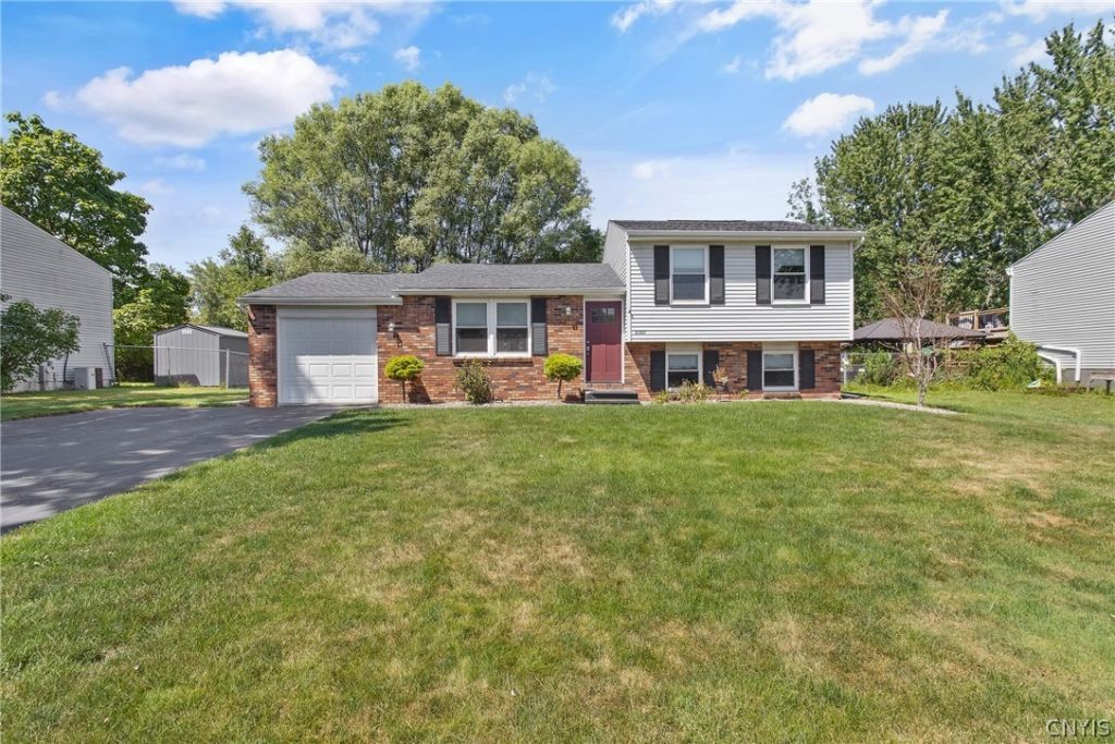 8307 Spicebush, Liverpool, NY 13090 Main Photo