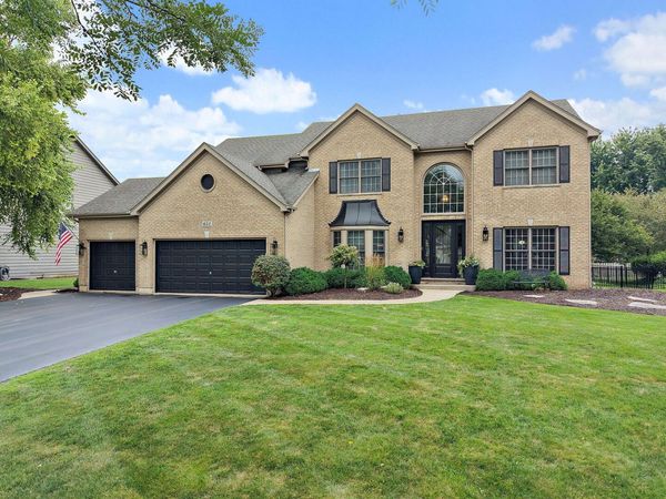 651 Clover Drive, Algonquin, IL 60102