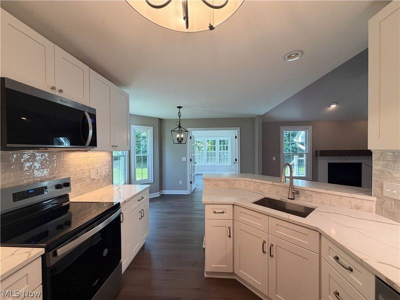 90 Lake Pointe Circle, Canfield, OH 44406 Photo 12