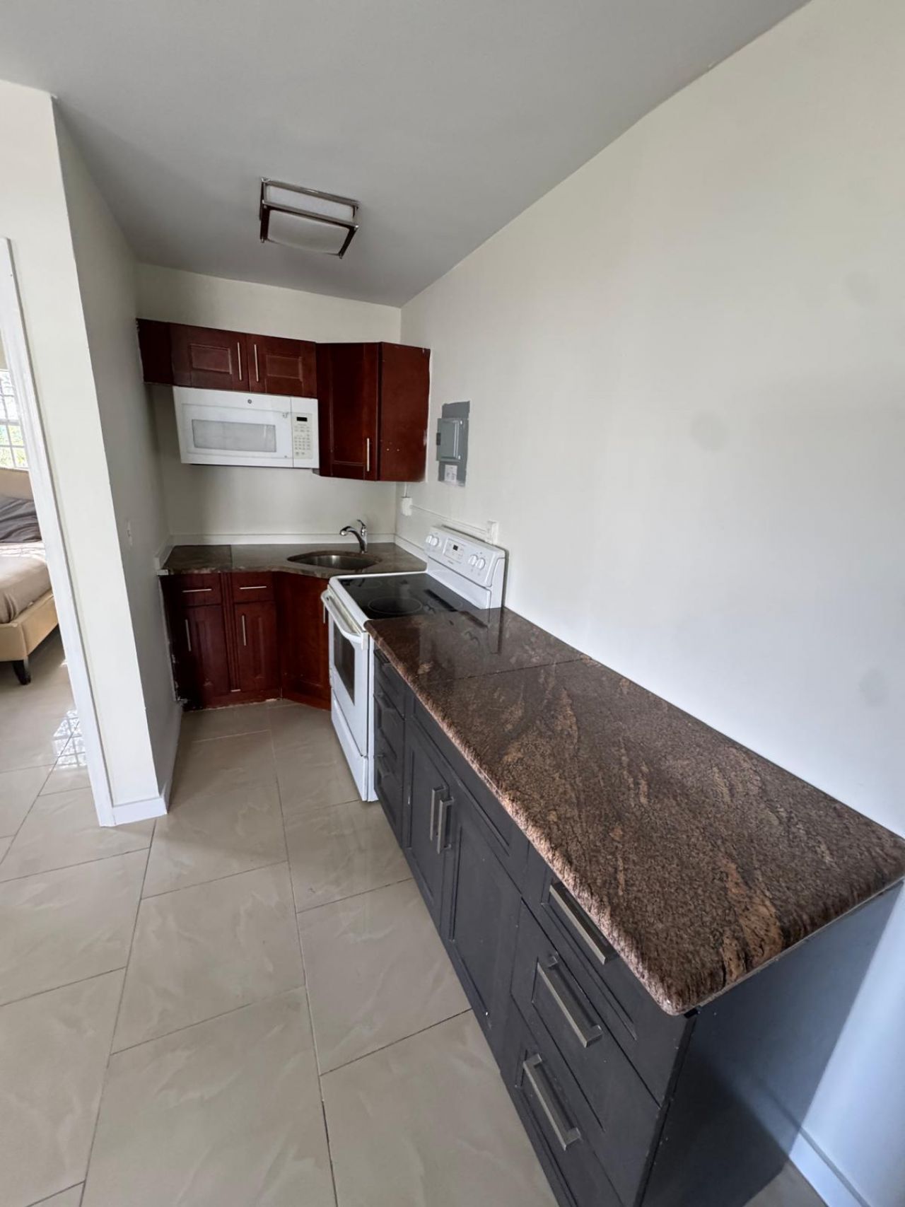 1042 Foster Road, Hallandale Beach, FL 33009 Photo
