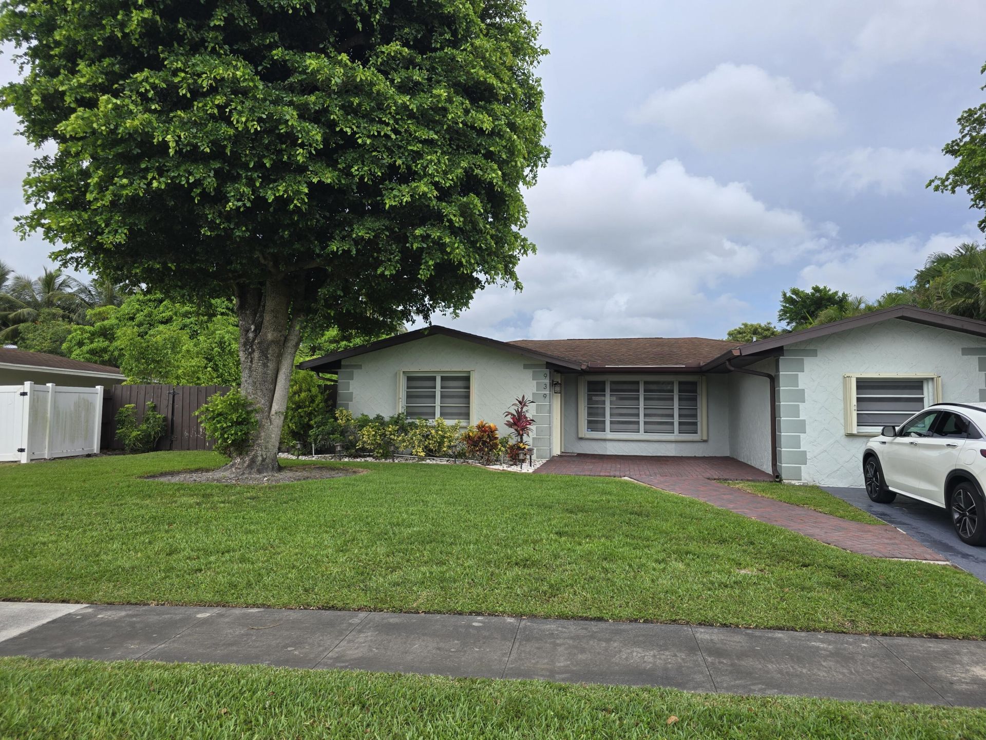 939 Hibiscus Drive, Royal Palm Beach, FL 33411 Photo