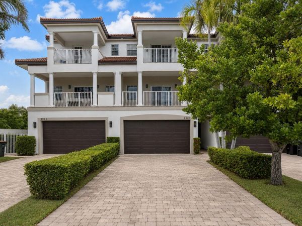 3863 NE 22nd Way, Lighthouse Point, FL 33064