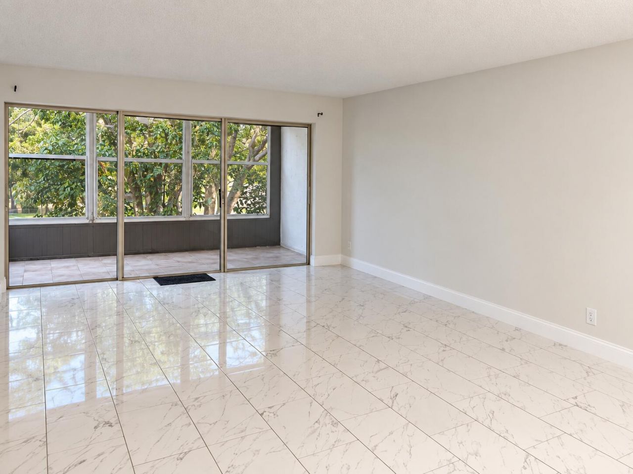 8301 Sands Point Boulevard, Unit S306, Tamarac, FL 33321 Photo