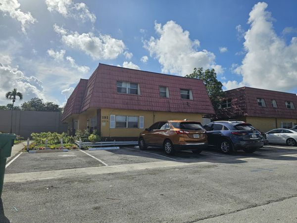 2556 NW 52nd Avenue, Unit D19, Lauderhill, FL 33313
