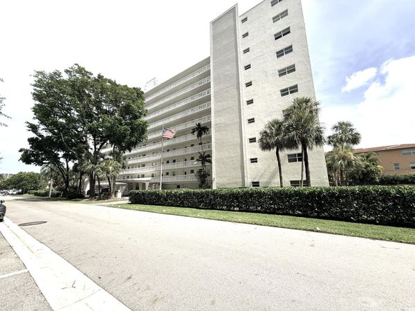 2555 NE 11TH Street, Unit 303, Fort Lauderdale, FL 33304