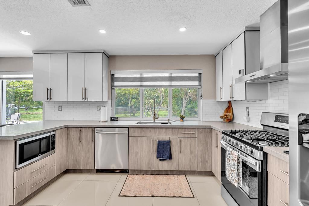 2070 NW 78th Avenue, Sunrise, FL 33322 Photo