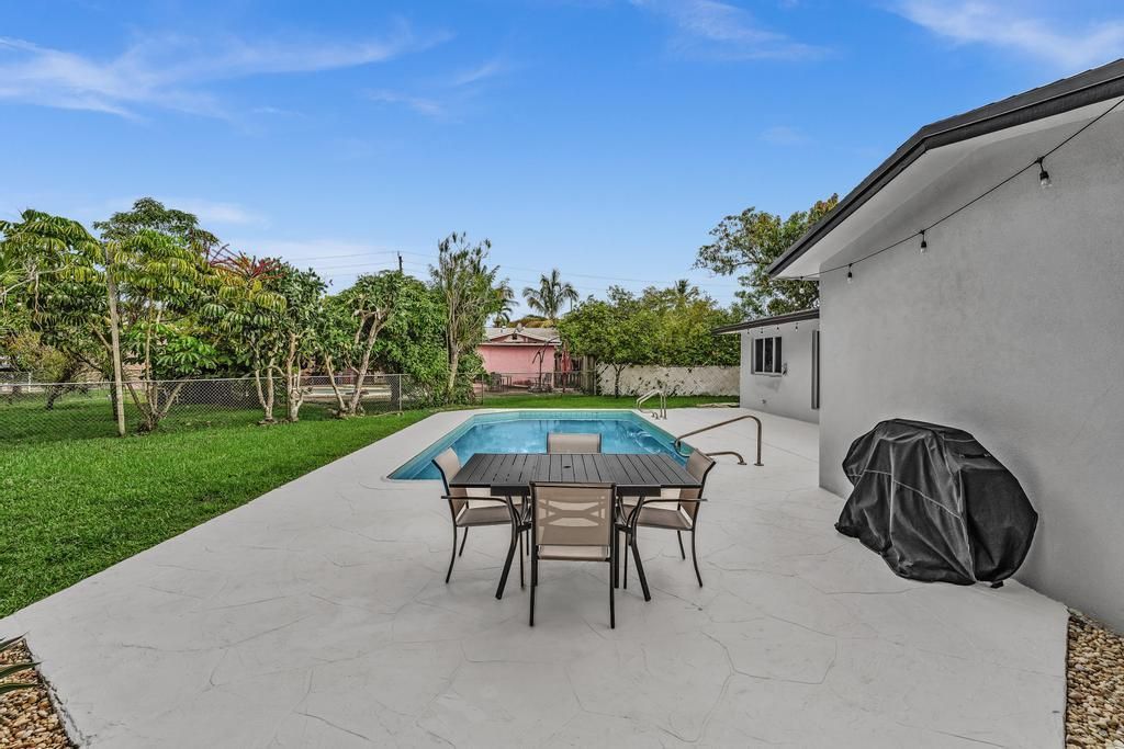 2070 NW 78th Avenue, Sunrise, FL 33322 Photo
