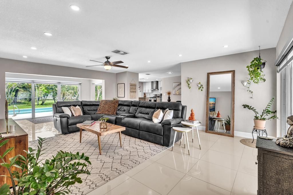 2070 NW 78th Avenue, Sunrise, FL 33322 Photo
