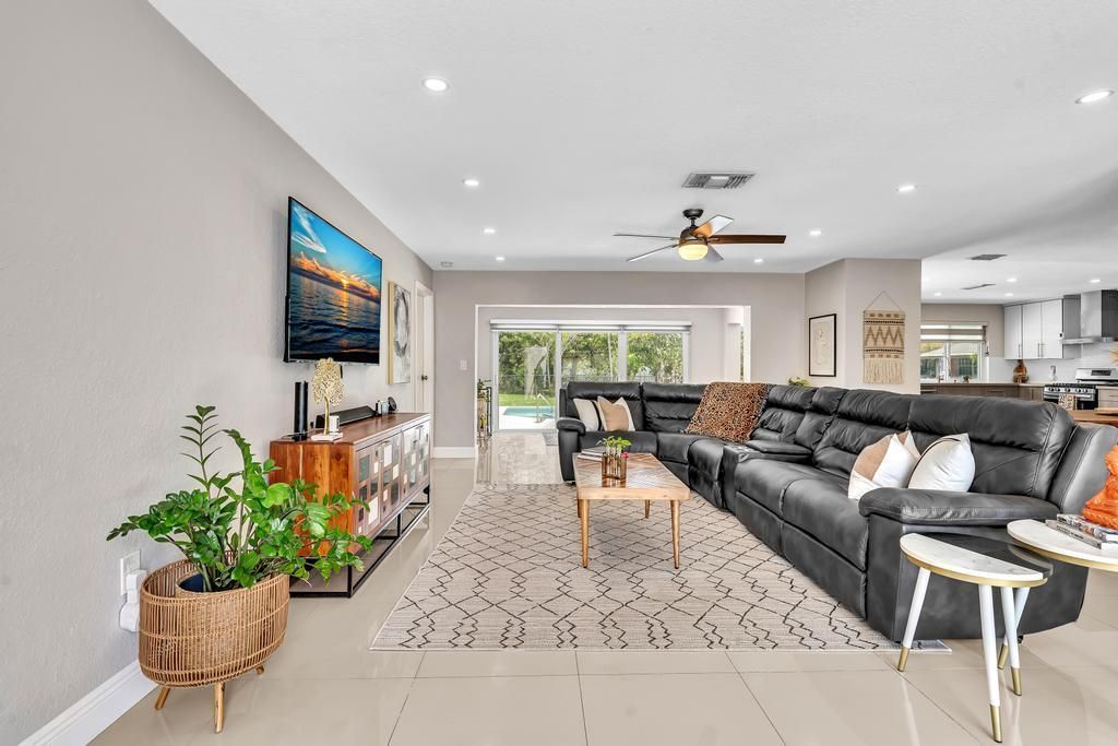 2070 NW 78th Avenue, Sunrise, FL 33322 Photo