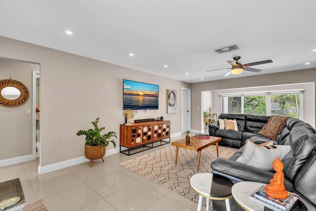 2070 NW 78th Avenue, Sunrise, FL 33322 Photo