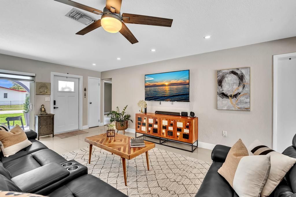 2070 NW 78th Avenue, Sunrise, FL 33322 Photo