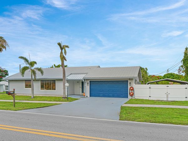 215 SW 8TH Street, Boynton Beach, FL 33426