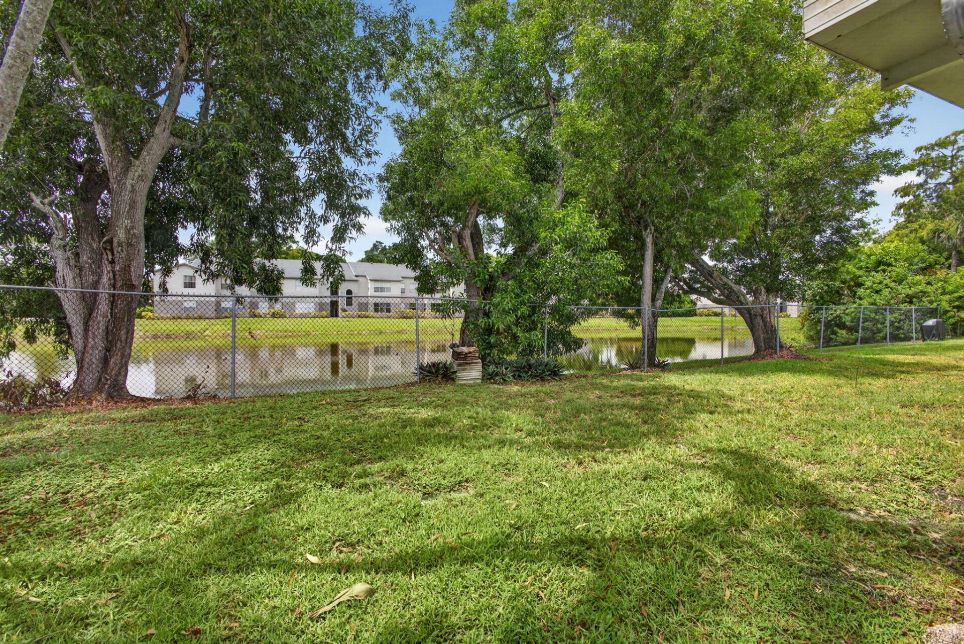 1252 Pine Sage Circle, West Palm Beach, FL 33409 Photo
