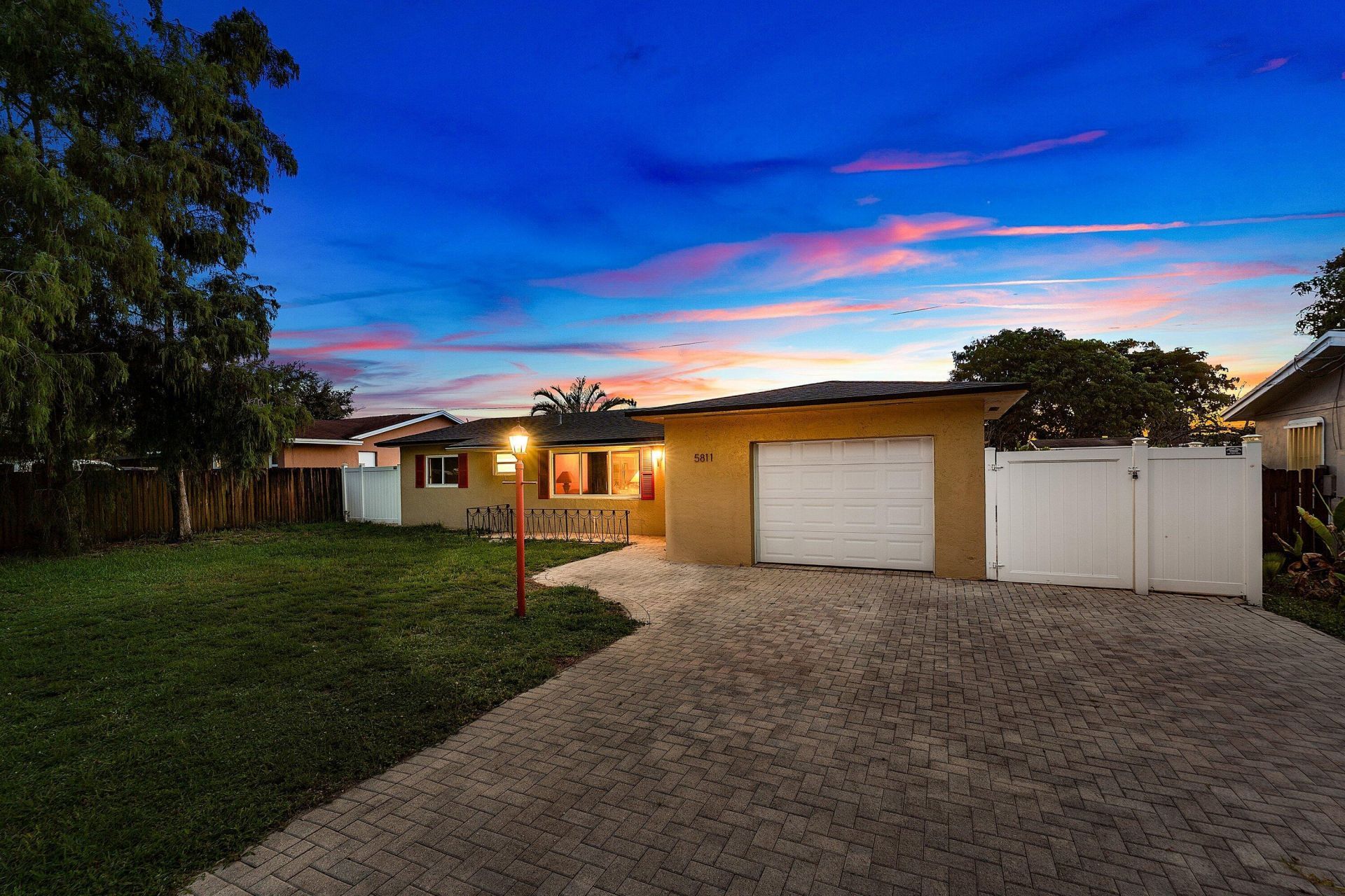 5811 SW 53rd Terrace, Davie, FL 33314 Photo