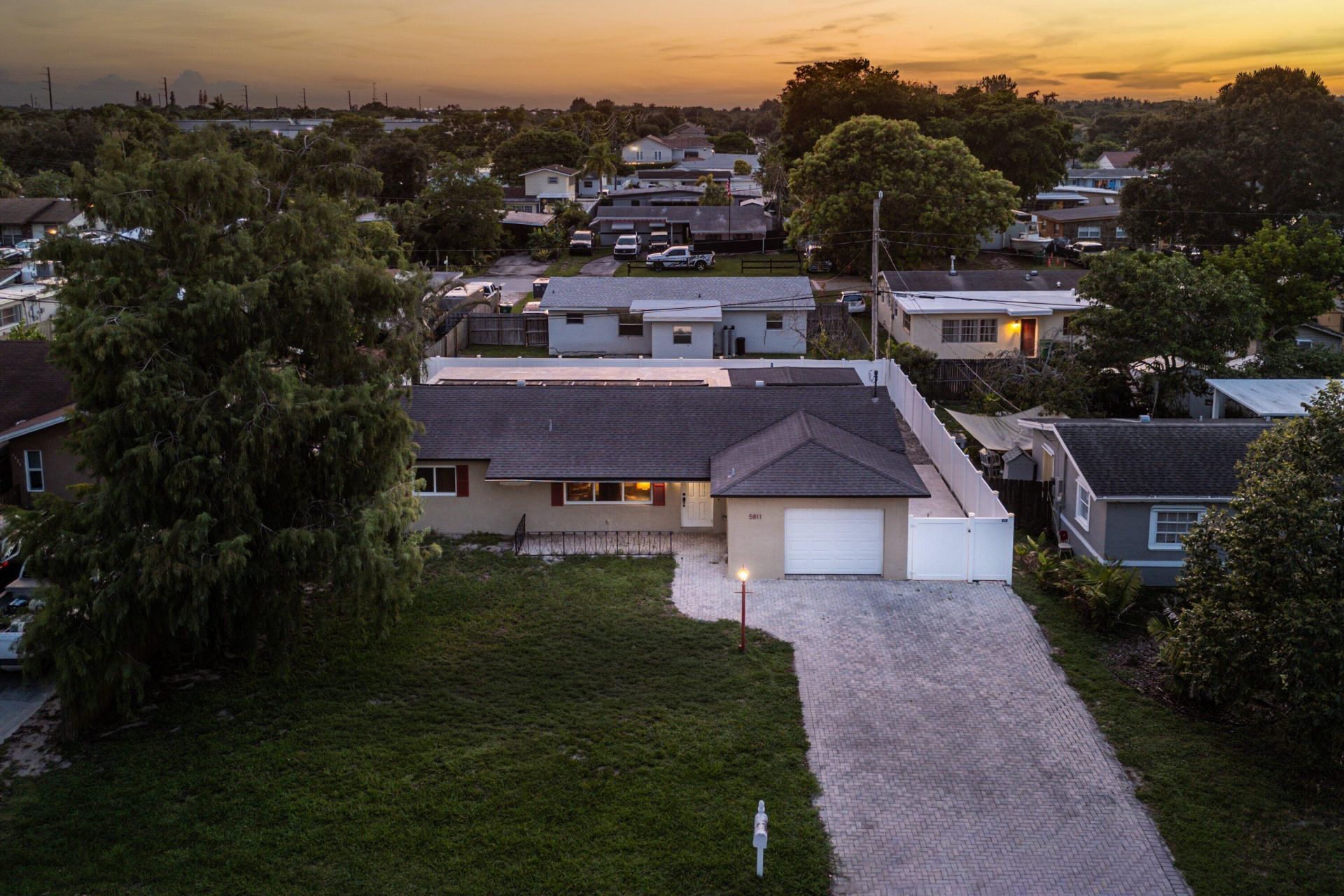 5811 SW 53rd Terrace, Davie, FL 33314 Photo