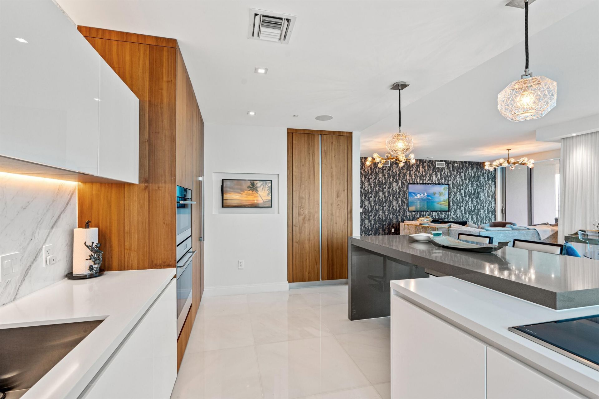 701 N Fort Lauderdale Beach Boulevard, Unit 405, Fort Lauderdale, FL 33304 Photo