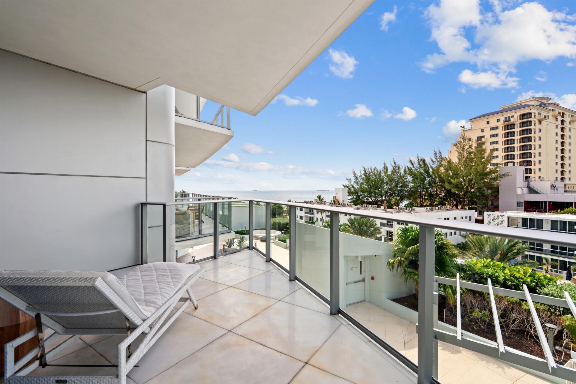 701 N Fort Lauderdale Beach Boulevard, Unit 405, Fort Lauderdale, FL 33304 Photo