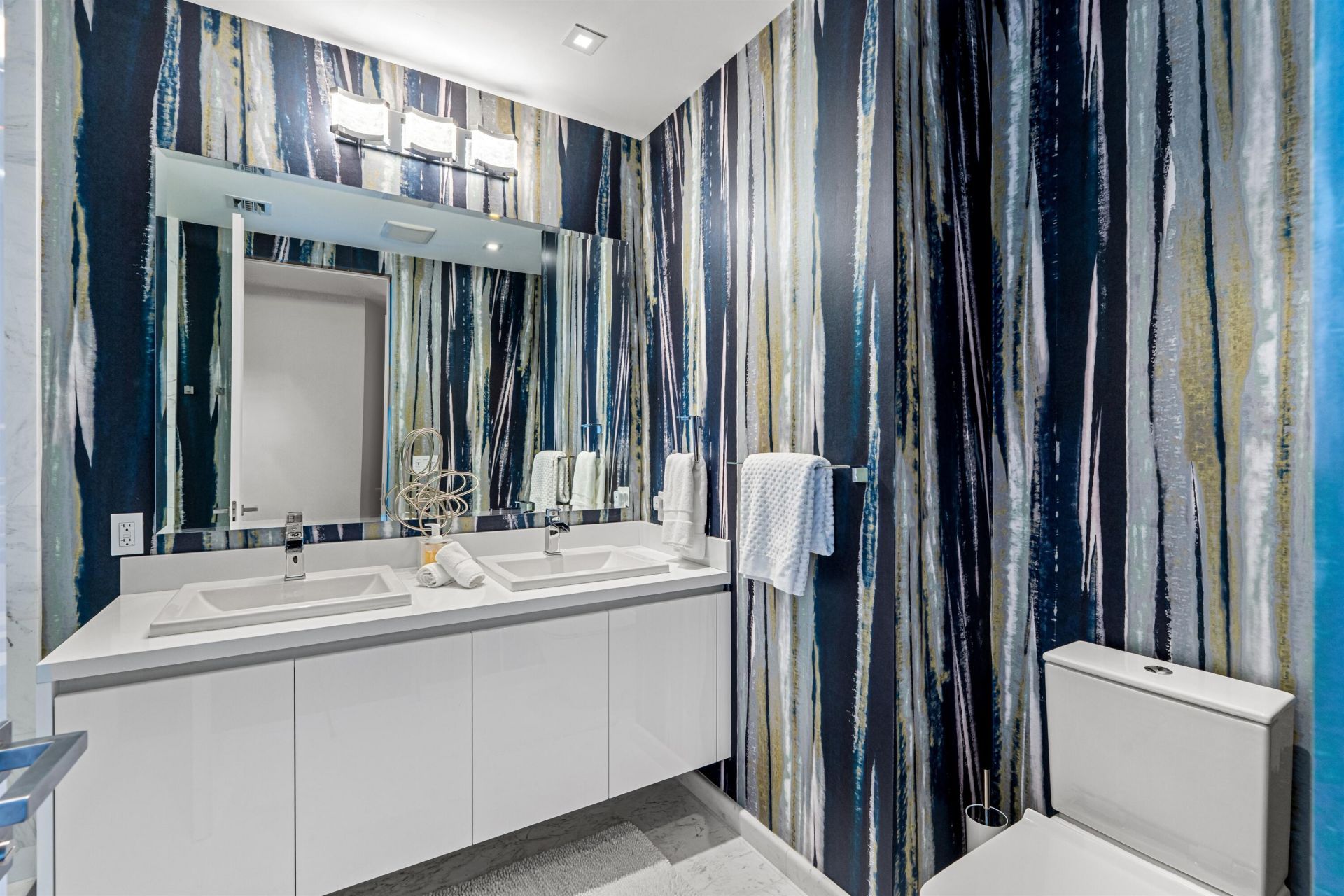 701 N Fort Lauderdale Beach Boulevard, Unit 405, Fort Lauderdale, FL 33304 Photo