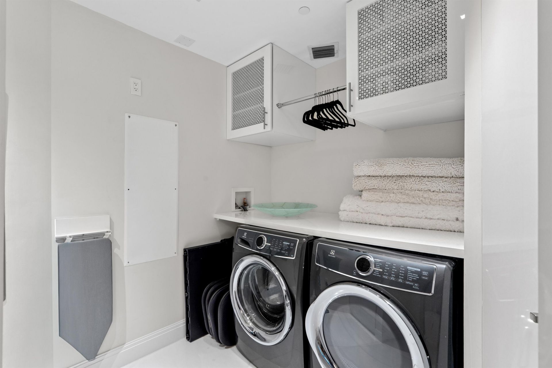 701 N Fort Lauderdale Beach Boulevard, Unit 405, Fort Lauderdale, FL 33304 Photo