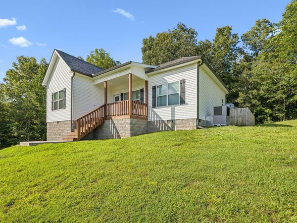 2800 N Hurricane Creek Rd, Mc Ewen, TN 37101