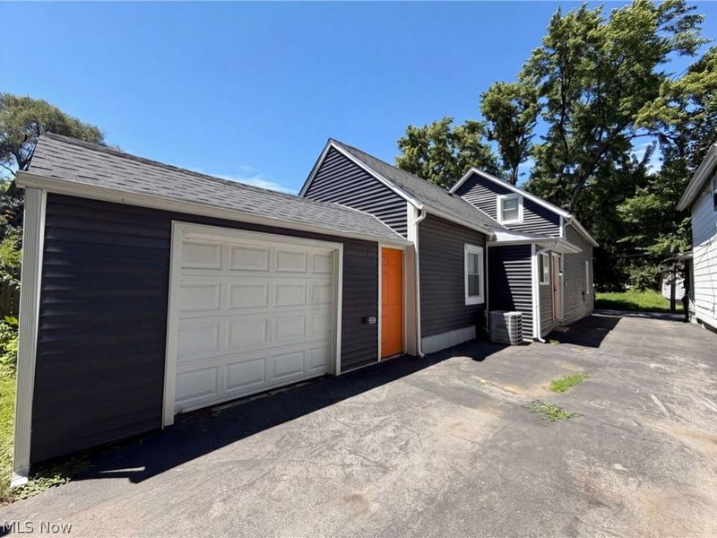 3407 Erin Avenue, Cleveland, OH 44113 Photo 5