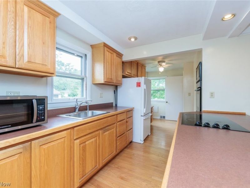 11601 Glamer Drive, Parma, OH 44130 Photo 10