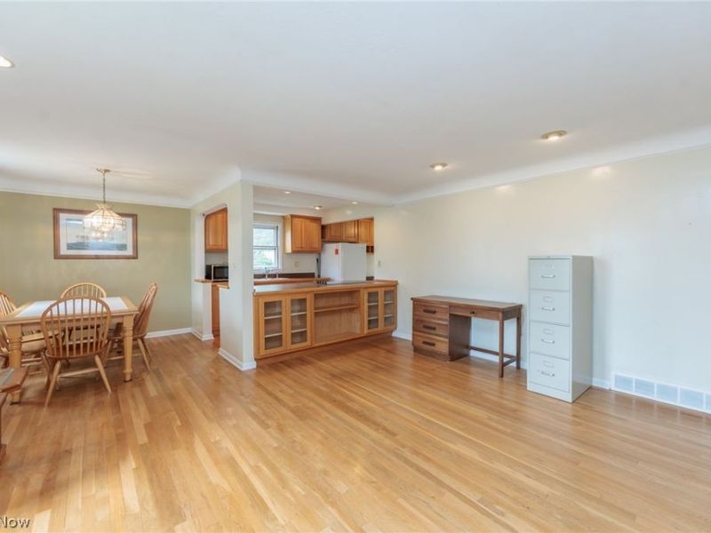 11601 Glamer Drive, Parma, OH 44130 Photo 5