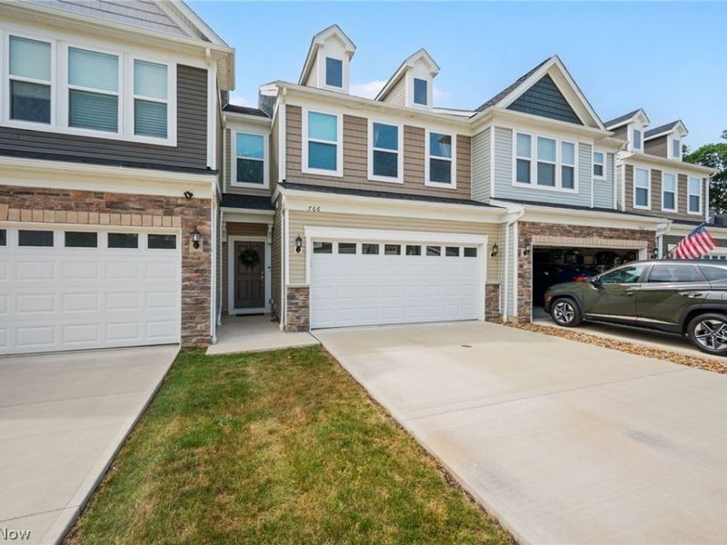 766 N Greenway Drive, Westlake, OH 44145 Photo 2
