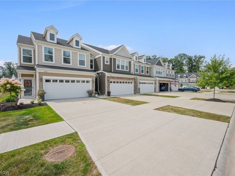 766 N Greenway Drive, Westlake, OH 44145 Photo 4