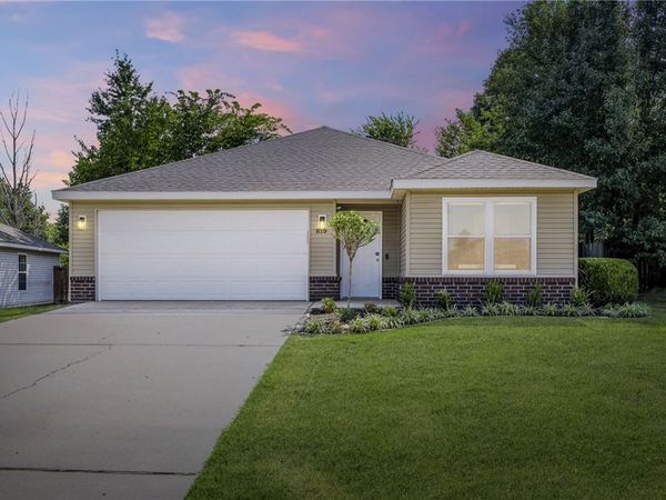 819 Tunbridge Drive , Bentonville, AR 72712
