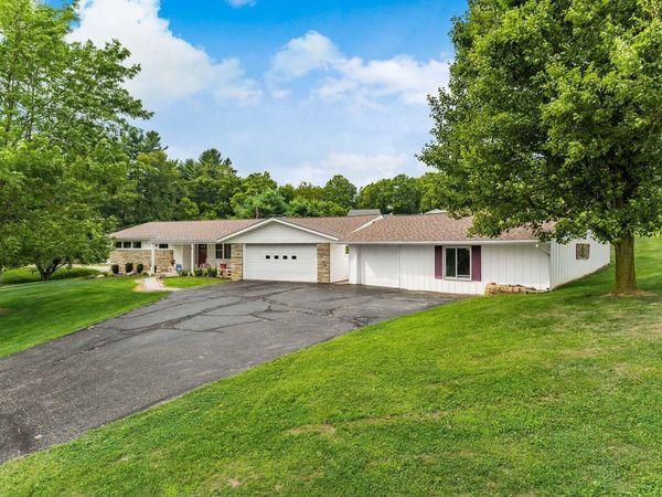 107 Linnell Drive NW, Granville, OH 43023