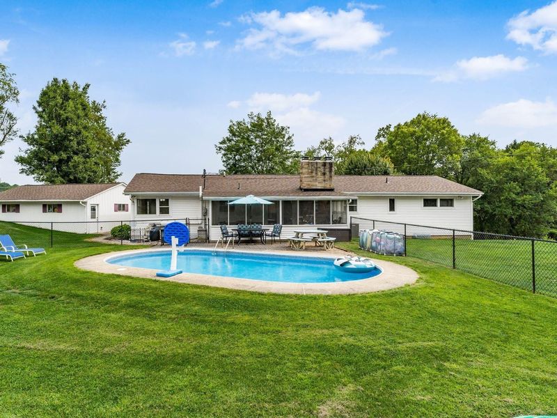 107 Linnell Drive NW, Granville, OH 43023 Photo 3