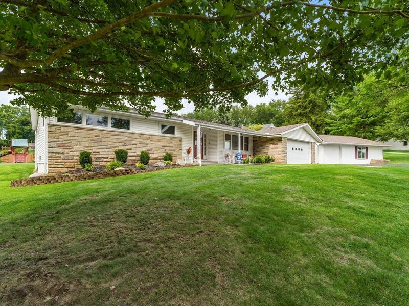 107 Linnell Drive NW, Granville, OH 43023 Photo 4