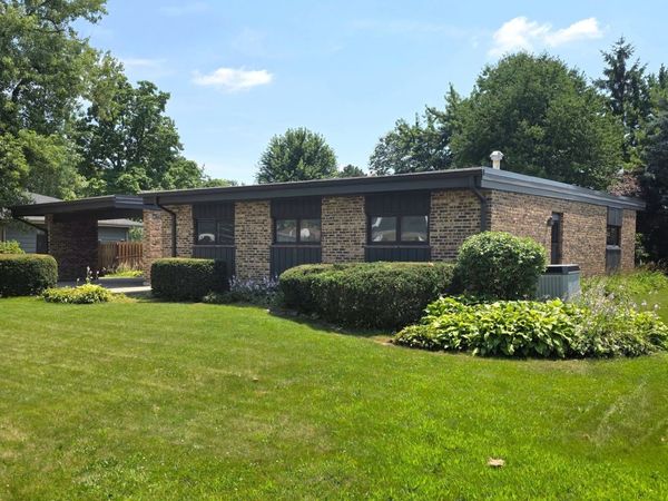 535 E Turner Avenue , Roselle, IL 60172