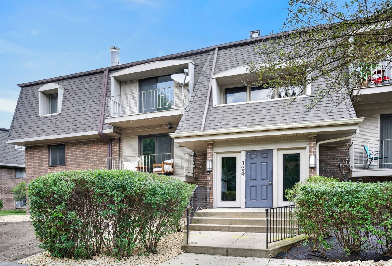 124 E Bailey Road, Unit E, Naperville, IL 60565 Main Photo