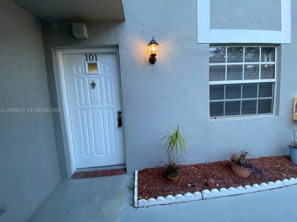 446 NE 210th Cir Ter, Unit 101-6A, Miami, FL 33179 Photo