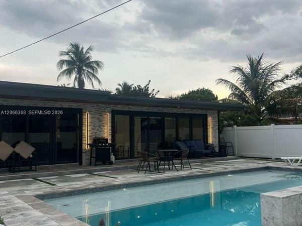 39 SE 7th St , Dania Beach, FL 33004