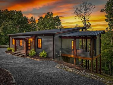 65 Wolf Creek Heights, Mineral Bluff, GA 30559