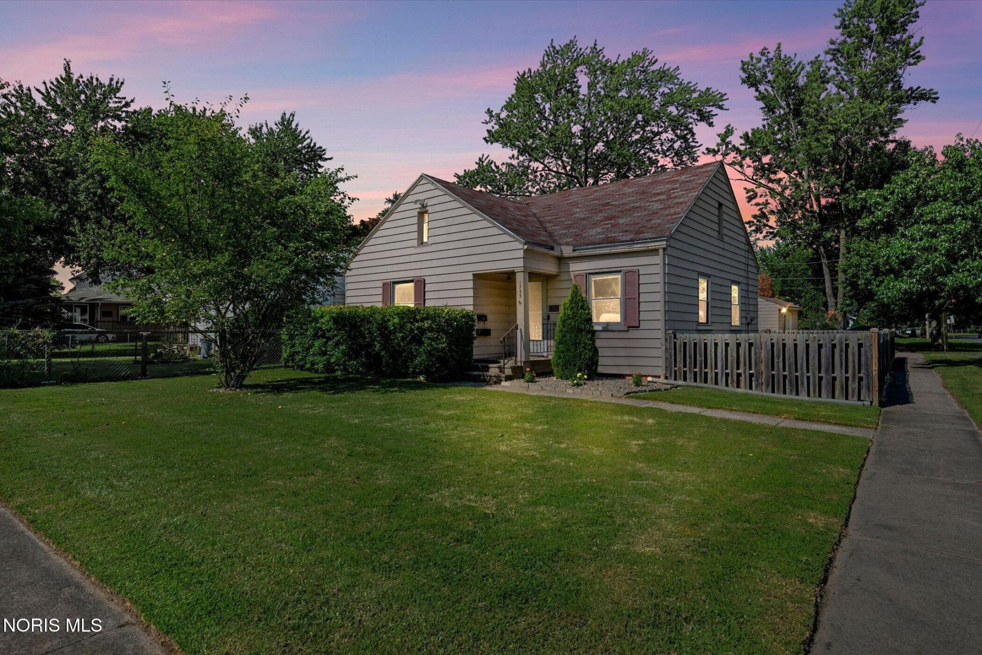 1755 Watkins Drive, Toledo, OH 43614 Main Photo